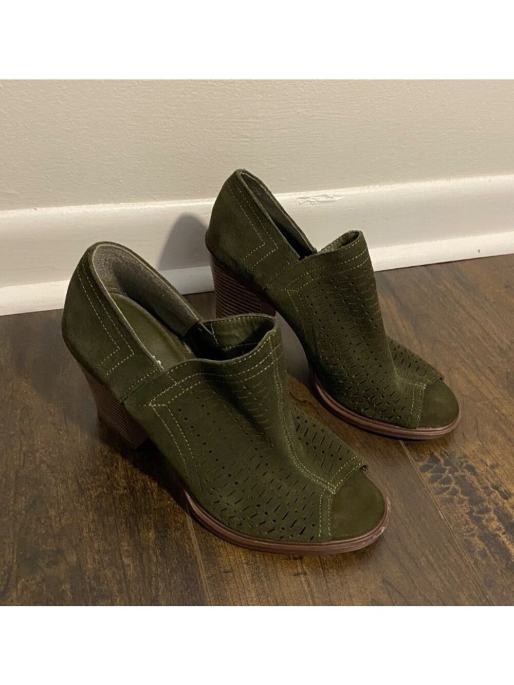 Dirty Laundry Women's 8.5 Olive Green Perforated Suede Heeled Booties Peep Toe